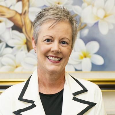 Headshot of Heather Palmer.